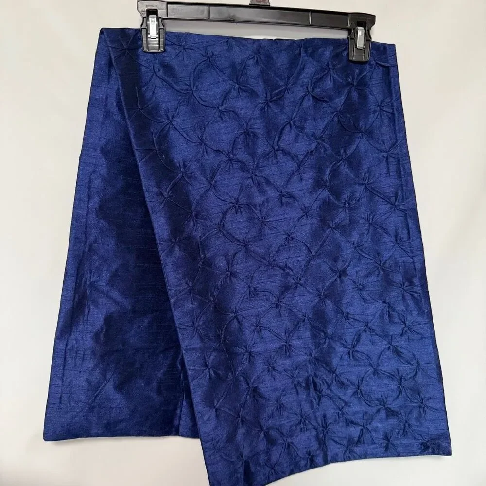 The White Petals Pinch Pleat Polyester royal blue table runner 14x48” NWOT